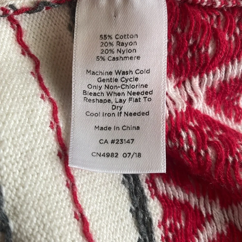 Talbots Sp. Cozy Cream and Red Patterned Sweater. Nice condition.
